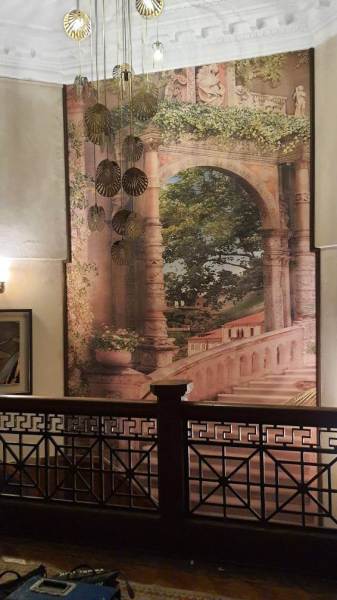 Camdaki Kız Dizi Merdiven Duvar Kağıdı