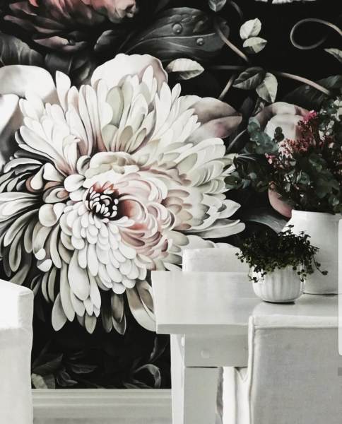 Şakayık Siyah Tonlarda Çiçek Duvar Kağıdı