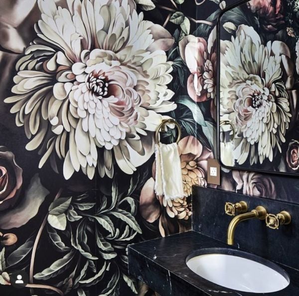 Şakayık Siyah Tonlarda Çiçek Duvar Kağıdı