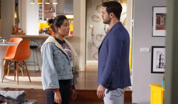 Heryerde Sen Dizi Selin (Aybüke Pusat)   Ve Demir (Furkan Andıç) Duvar Kağıdı