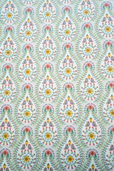 Beyaz Çiçekleri Yağmur Damlaları Duvar Kağıdı