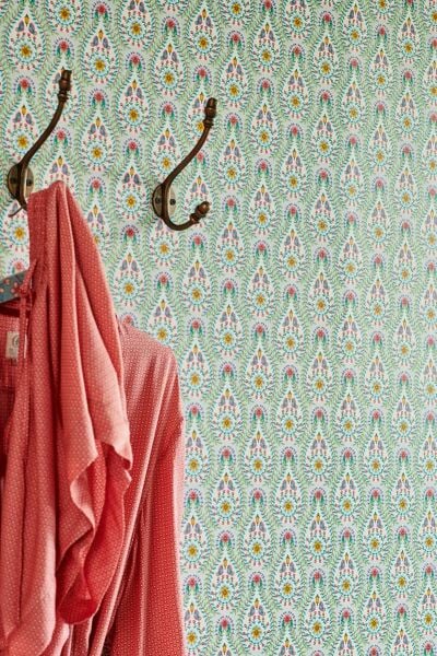 Beyaz Çiçekleri Yağmur Damlaları Duvar Kağıdı